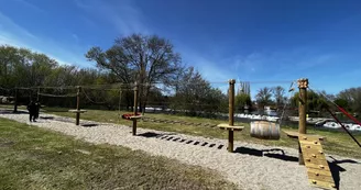 Plage et Aire de Loisirs - Le Bain des Dames Plage et Aire de Loisirs - Le Bain des Dames